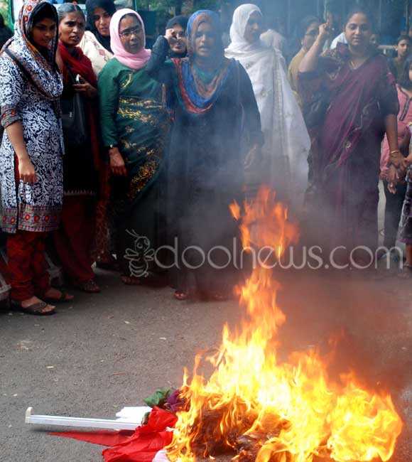 Muslim religious leaders burned by religious girls
