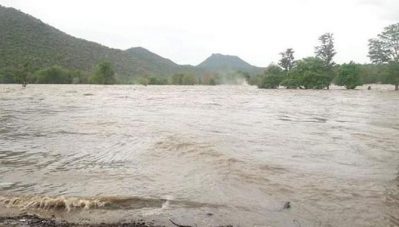 നരസിപ്പുഴ കരകവിഞ്ഞൊഴുകി; ആളുകളെ മാറ്റിപ്പാര്‍പ്പിച്ചു