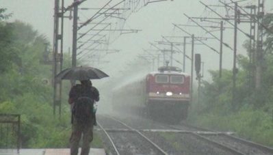 കനത്ത മഴയില്‍ ട്രെയിന്‍ ഗതാഗതം താളംതെറ്റി; മുംബൈയിലെ വെള്ളപ്പൊക്കത്തെ തുടര്‍ന്ന് കേരളത്തിലേക്കുള്ള ട്രെയിനുകള്‍ റദ്ദാക്കി