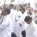 പിറവം പള്ളിത്തര്‍ക്കം; റോഡില്‍ കുര്‍ബാന നടത്തി പ്രതിഷേധവുമായി യാക്കോബായ സഭ