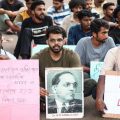 ജാതി വിവേചനം, സ്വീപ്പര്‍മാരെ കൊണ്ട് വീട്ടുജോലി ചെയ്യിപ്പിക്കല്‍; കെ.ആര്‍. നാരായണന്‍ ഇന്‍സ്റ്റിറ്റ്യൂട്ട് ഡയറക്ടര്‍ക്കെതിരെ വിദ്യാര്‍ഥികള്‍ അനിശ്ചിതകാല സമരത്തില്‍