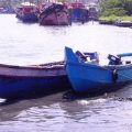 തിരുവനന്തപുരത്ത് മത്സ്യബന്ധന വള്ളം മറിഞ്ഞ് ഒരു മരണം; കാണാതായ മൂന്ന് പേര്‍ക്കായി തെരച്ചില്‍