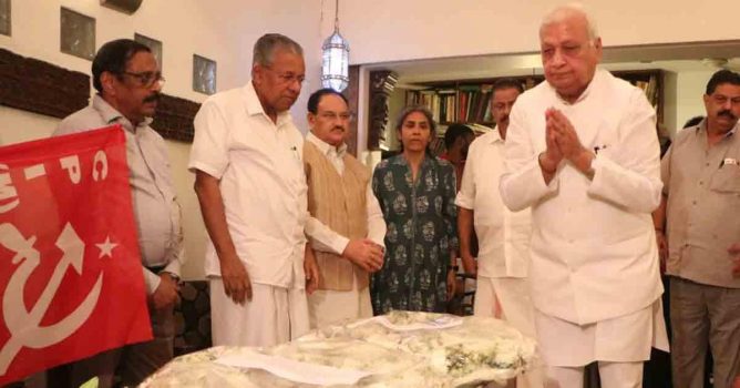  Kerala Governor Arif Muhammad Khan pays his last respects to Theatharam Yechury