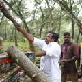 ഒരു നോട്ടീസ് കൊടുത്ത് വിളിക്കാവുന്ന സംഭവത്തില്‍ നാട്ടിലാകെ ഭീകരാന്തരീക്ഷം സൃഷ്ടിക്കുകയാണ് ഫോറസ്റ്റ് ഉദ്യോഗസ്ഥര്‍; തലപ്പോയാലും ജനങ്ങള്‍ക്കൊപ്പം: ജെനിഷ് കുമാര്‍ എം.എല്‍.എ
