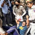 ഗസയിലെ വംശഹത്യ; ദൽഹി ഇസ്രഈൽ എംബസിയിലേക്ക് ഇടതുപക്ഷ വിദ്യാർത്ഥി പ്രതിഷേധം, വിദ്യാർത്ഥികളെ അറസ്റ്റ് ചെയ്ത് നീക്കി പൊലീസ്