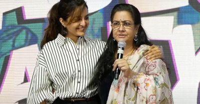 ഒരു സൂപ്പര്‍സ്റ്റാര്‍ മതി; ഞാനും മഞ്ജു വാര്യരും ഒരുമിച്ചുള്ള സിനിമ പ്ലാന്‍ ചെയ്തിരുന്നു: ഉര്‍വശി