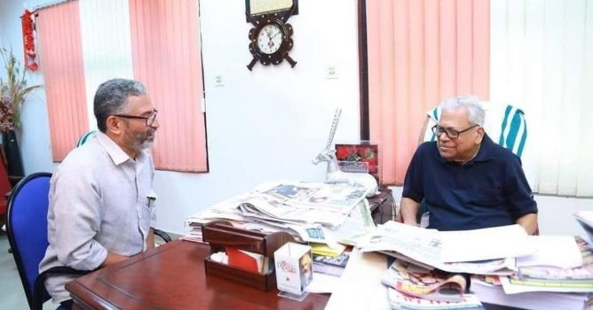 ലേഖകന്‍ വി.എസിനൊപ്പം