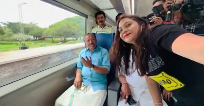  Jyoti Malhotra with V Muralidharan On Vandebharat train 