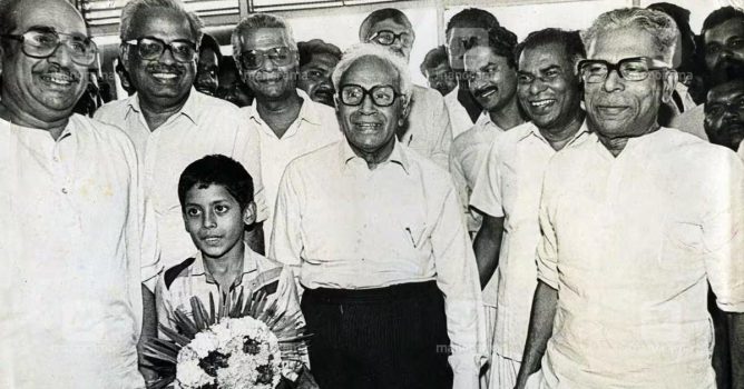 ഇ.എം.എസിനൊപ്പം വി.എസ്