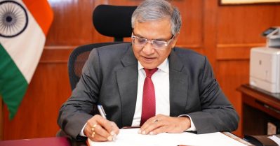 അത് അദ്ദേഹത്തിന്റെ വ്യക്തിഗത വിവരങ്ങള്‍: മുഖ്യ തെരഞ്ഞെടുപ്പ് കമ്മീഷണറുടെ യാത്രാവിവരങ്ങള്‍ പുറത്ത് വിടാന്‍ വിസമ്മതിച്ച് തെരഞ്ഞെടുപ്പ് കമ്മീഷന്‍
