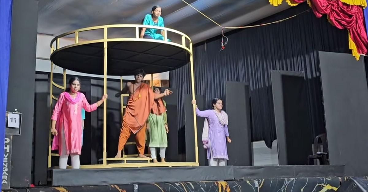 AKM HSS Kottoor School Students drama at District  Kalolsavam