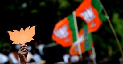 വോട്ടെടുപ്പ് ദിനത്തില്‍ മതചിഹ്നം ഉപയോഗിച്ച് പ്രചാരണം; പാലക്കാട് ബി.ജെ.പി സ്ഥാനാര്‍ത്ഥിക്ക് 5000 രൂപ പിഴ