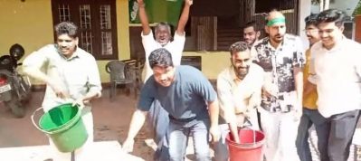 മുൻ പഞ്ചായത്ത് പ്രസിഡന്റ് ദളിത്; ചങ്ങരോത്ത് പഞ്ചായത്ത് ഓഫീസിൽ ചാണക വെള്ളം തളിച്ച് ലീഗ് പ്രവർത്തകർ