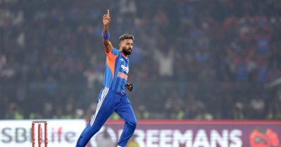 അർഷ്ദീപിനും ബുംറയ്ക്കും പിന്നാലെ; സെഞ്ച്വറിയടിച്ച് കുങ്ഫു പാണ്ഡ്യ