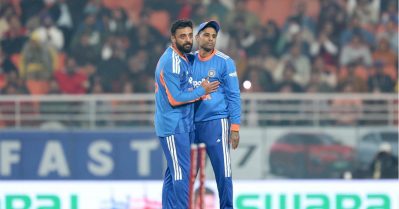 വെടിക്കെട്ട് തുടക്കവുമായി പ്രോട്ടിയാസ്; രക്ഷകനായി അവതരിച്ച് ചക്രവര്‍ത്തി