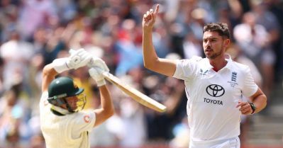 കങ്കാരുക്കളെ തീര്‍ത്ത ഫൈഫര്‍; ആഷസില്‍ ആറാടിയവന്‍ മിന്നും മൈല്‍സ്റ്റോണില്‍