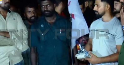 രാഹുല്‍ കസ്റ്റഡിയില്‍? ഹോസ്ദുര്‍ഗ് കോടതിക്ക് മുമ്പാകെ പൊതിച്ചോറുമായി ഡി.വൈ.എഫ്.ഐ പ്രതിഷേധം