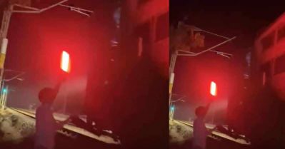 ട്രെയിന്‍ നിര്‍ത്തിച്ച് വിദ്യാര്‍ത്ഥികള്‍, കേസെടുത്ത് പൊലീസ്