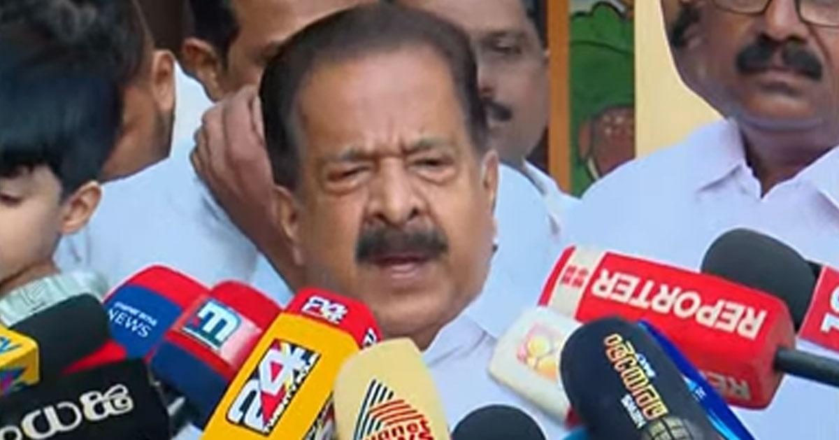 ഫോട്ടോയെടുക്കുന്നവരുടെ ജാതകം നോക്കാനാവില്ല: ചെന്നിത്തല