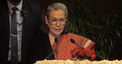 ബി.ജെ.പിയുടെ ലക്ഷ്യം നെഹ്‌റുവിനെ അപകീര്‍ത്തിപ്പെടുത്തലും മായ്ച്ചുകളയലുമെന്ന് സോണിയ; കുടുംബപേരില്‍ പോലും നെഹ്‌റുവില്ലെന്ന് ബി.ജെ.പി