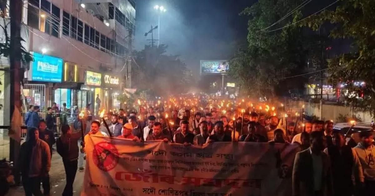 Protest against VC at Tezpur University: Students block central team from reaching campus