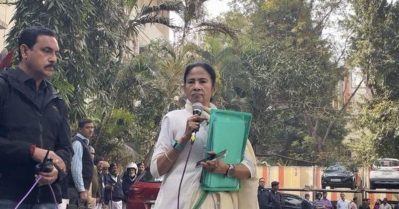 തൃണമൂലിന്റെ തെരഞ്ഞെടുപ്പ് കണ്‍സള്‍ട്ടന്റായ ഐ-പാക്കില്‍ ഇ.ഡി റെയ്ഡ്; ഇടിച്ചുകയറി മമത