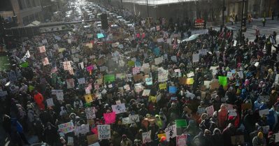 കൊടുംതണുപ്പിലും തളരാതെ മിനസോട്ടയില്‍ കുടിയേറ്റ വേട്ടയ്ക്കെതിരെ പ്രതിഷേധം; പങ്കെടുത്ത് പതിനായിരങ്ങള്