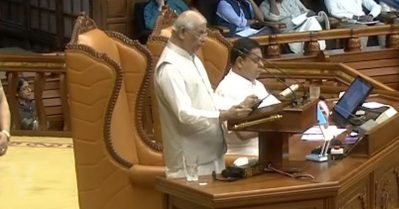 കേന്ദ്രം കേരളത്തെ ഞെരുക്കുന്നു; വിമർശനവുമായി ഗവർണർ