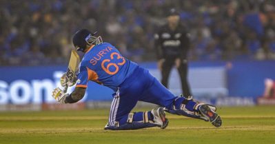 36 ഇന്നിങ്‌സുകൊണ്ട് കിങ്ങിനെ വെട്ടി സൂര്യ; രോഹിത് വാഴുന്ന റെക്കോഡിലാണ് ഇവന്റെ മാസ് എന്‍ട്രി