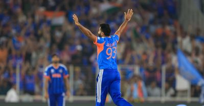 റണ്‍സ് പിശുക്കി ഒന്നാമത്; തോല്‍വിയിലും ചിരിക്കുന്ന ബുംറ