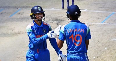 വൈഭവും മാഹ്‌ത്രെയും നേരത്തെ മടങ്ങി; പാകിസ്ഥാനെതിരെ രക്ഷകനായി വേദാന്ത്