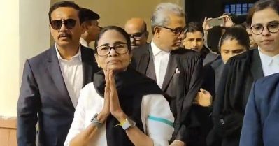 ആറ് കത്തയച്ചിട്ടും ഗ്യാനേഷ് കുമാര്‍ മറുപടി നല്‍കിയില്ല; അഭിഭാഷകയായി വാദിച്ച് മമത; തെരഞ്ഞെടുപ്പ് കമ്മീഷന് നോട്ടീസയച്ച് സുപ്രീംകോടതി