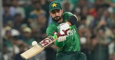 ജീവന്‍മരണ പോരാട്ടത്തില്‍ വിരാടിനെ വെട്ടി പാക് താരം; ലോകകപ്പ് ചരിത്രത്തില്‍ ഇനി ഇവന്‍ ഒന്നാമന്‍