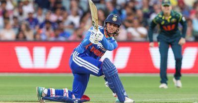 ഓസീസിനെതിരെ ചരിത്ര നേട്ടവുമായി സ്മൃതി മന്ഥാന; മൂന്ന് ഫോര്‍മാറ്റും ഇവള്‍ തൂക്കി!