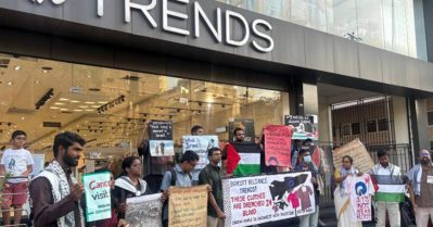 റിലയന്‍സ് ഉത്പന്നങ്ങള്‍ ബഹിഷ്‌കരിക്കുക; സെക്കന്തരാബാദില്‍ റിയലന്‍സ് ട്രെന്‍സിനുമുന്നില്‍ ഫലസ്തീന്‍ അനുകൂലികളുടെ പ്രതിഷേധം