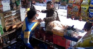 വായിൽ മൂത്രമൊഴിക്കും; ചായക്കടക്കാരനെ ഭീഷണിപ്പെടുത്തി യു.പി റെയിൽവേ പൊലീസ്