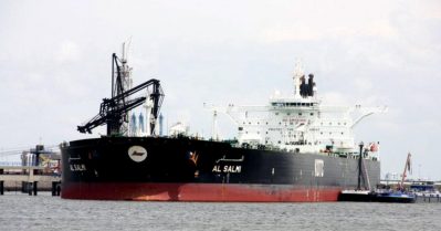 ദുബായ് തീരത്ത് കുവൈത്ത് എണ്ണ കപ്പലിന് നേരെ ഇറാന്റെ ഡ്രോണ്‍ ആക്രമണം; ക്രൂഡ് ഓയില്‍ വില കൂടി