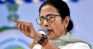 ബി.ജെ.പിയുടെ സീല്‍: കേരളത്തിന്റെ മാത്രം പ്രശ്‌നമല്ല; തെരഞ്ഞെടുപ്പ് കമ്മീഷന് ക്ലറിക്കല്‍ പിഴവെന്ന് പറഞ്ഞ് രക്ഷപ്പെടാനാകില്ല: മമത