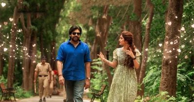 54 വയസുള്ള പവന് 24 വയസുകാരി ശ്രീലീല നായിക, റൊമാന്‍സ് ചെയ്ത് നടക്കാന്‍ നാണമില്ലേയെന്ന് ചോദിച്ച് സോഷ്യല്‍ മീഡിയ