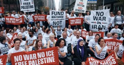 ഇസ്രഈലിനുള്ള യു.എസ് സൈനിക സഹായം അവസാനിപ്പിക്കണമെന്നാവശ്യപ്പെട്ട് പ്രതിഷേധം; ന്യൂയോര്‍ക്കില്‍ ഡസന്‍ക്കണക്കിന് പ്രതിഷേധക്കാര്‍ അറസ്റ്റില്‍