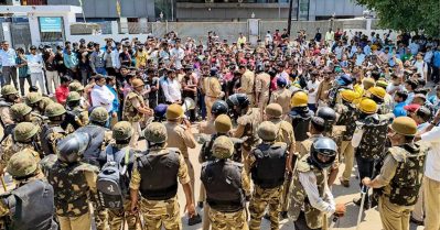 നോയ്ഡ തൊഴിലാളി സമരം; 350 കുട്ടികളെയും കസ്റ്റഡിയിലെടുത്ത് യു.പി പൊലീസ്