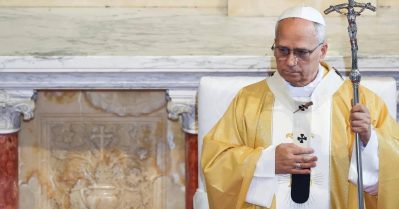 യുദ്ധത്തെ ന്യായീകരിക്കാൻ ബൈബിൾ വചനങ്ങളെ കൂട്ടുപിടിക്കുന്നു; ട്രംപ് ഭരണകൂടത്തിനെതിരെ വിമർശനവുമായി മാർപ്പാപ്പ