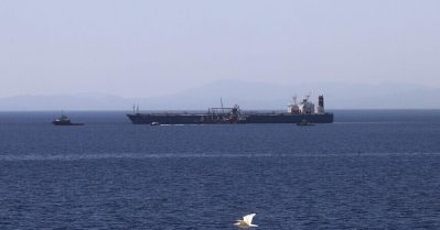 യു.എസ് പടക്കപ്പലുകളെ കാഴ്ചക്കാരാക്കി ഇറാനിയന്‍ ടാങ്കര്‍ 'സില്ലി സിറ്റി' തീരത്തെത്തി; നാവിക ഉപരോധം മറികടന്ന് ഇറാന്‍ സൈന്യം