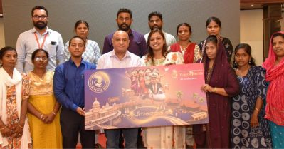 സ്വപ്ന തേരിലേറി 13 വീട്ടമ്മമാര്‍ ; സൗജന്യ വിമാന യാത്ര ഒരുക്കി മണിരത്ന