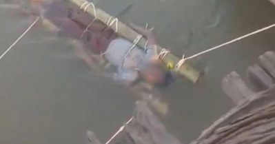 യു.പിയിൽ പാമ്പുകടിയേറ്റ കുട്ടിയെ ആശുപത്രിയിലെത്തിക്കാതെ ഗംഗയിൽ കിടത്തിയത് 12 മണിക്കൂർ; ബാലന് ദാരുണാന്ത്യം