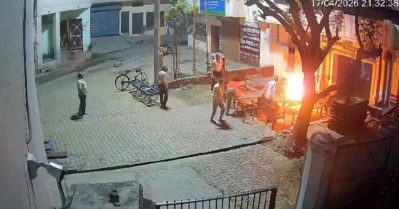 പൂക്കൾ ചുമക്കാൻ വിസമ്മതിച്ചതിന് മർദനവും ജാതിയധിക്ഷേപവും; യു.പിയിൽ സ്വയം തീകൊളുത്തി ദളിത് യുവാവിന്റെ ആത്മഹത്യാശ്രമം