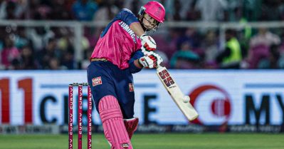 ഒരു വെടിക്ക് രണ്ട് പക്ഷി; വൈഭവിന്റെ ആറാട്ടില്‍ പിറന്നത് ഇരട്ട റെക്കോഡ്!