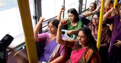 KSRTCയില്‍ ടിക്കറ്റെടുക്കാതെ യാത്ര ചെയ്ത് മഹിളാമോര്‍ച്ച പ്രതിഷേധം; സ്വന്തം കാശിന് ടിക്കറ്റെടുത്ത് വനിതാ കണ്ടക്ടര്‍