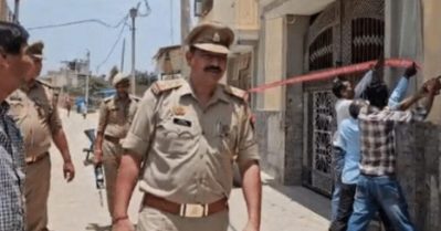 വിവാഹസല്‍ക്കാരത്തിന് ബീഫ് വിളമ്പിയെന്നാരോപണം; ഉത്തര്‍പ്രദേശില്‍ ഹാള്‍ പൊളിച്ചുമാറ്റി അധികൃതര്‍