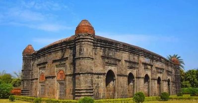 കൊല്‍ക്കത്ത: നൂറ്റാണ്ടുകള്‍ പഴക്കമുള്ള അദീന മസ്ജിദില്‍ ശിവലിംഗം സ്ഥാപിക്കുമെന്ന പ്രഖ്യാപനവുമായി സംഘ്പരിവാര്‍